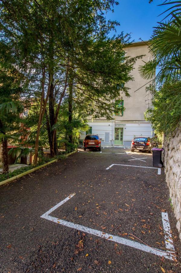 Apartment Adrija Опатия Екстериор снимка
